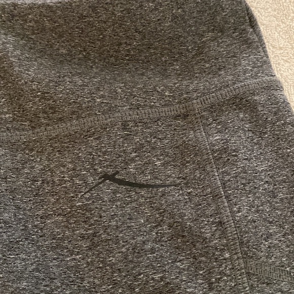 Gottex Studio great yoga pants with pocket and mesh sheer black squares on sides - Picture 7 of 13